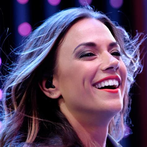 Jana Kramer Bio: Age, Husband, Family, Height, Net Worth, Facts